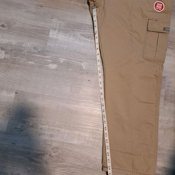 NWT Wrangler Cargo Fleece Lined Pants Men's 42x28 Beige Khaki Relaxed Fit - Picture 9 of 12